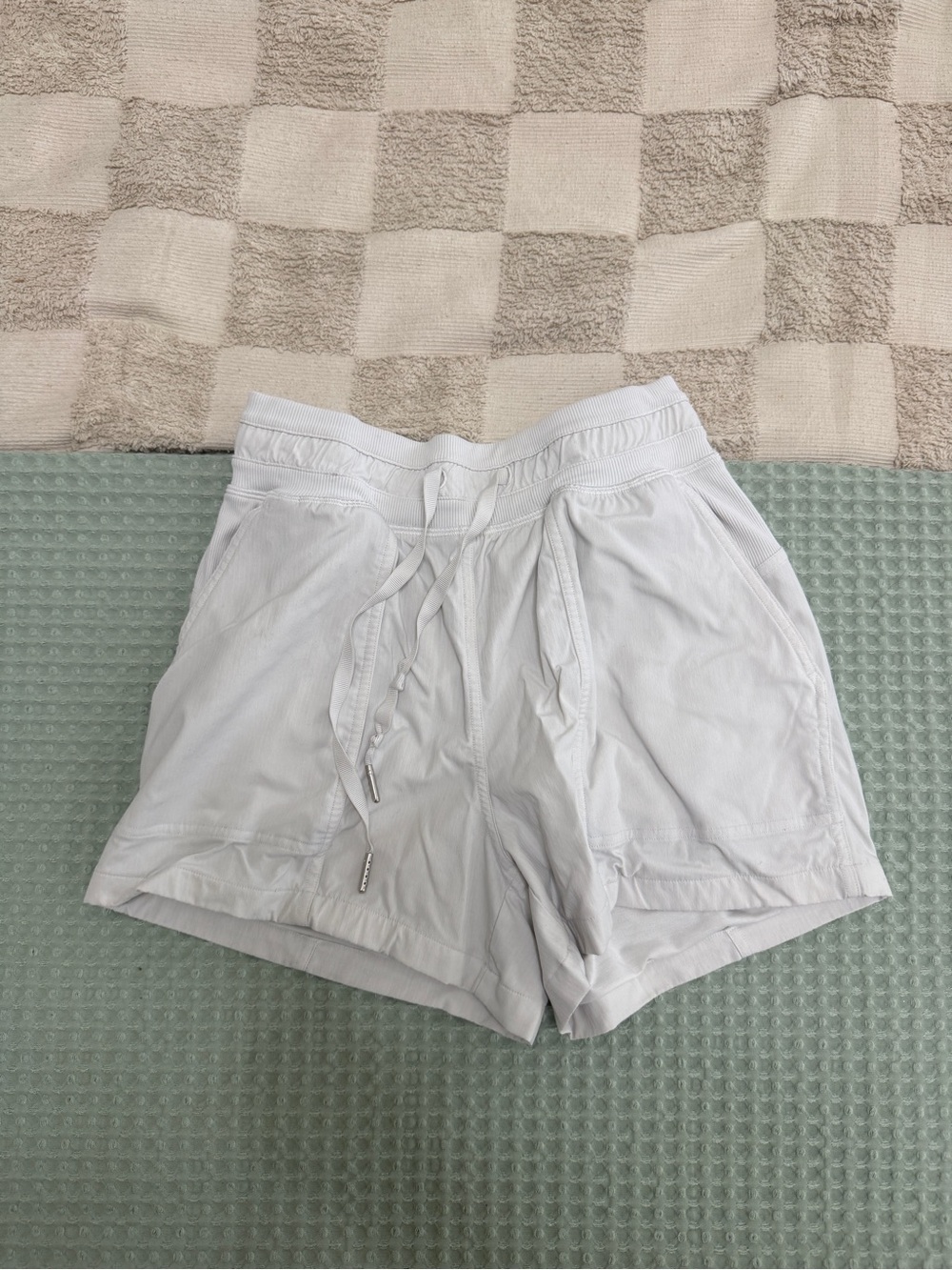 Lululemon Dance Studio‎ High-Rise Short 3.5"
Bone size 2